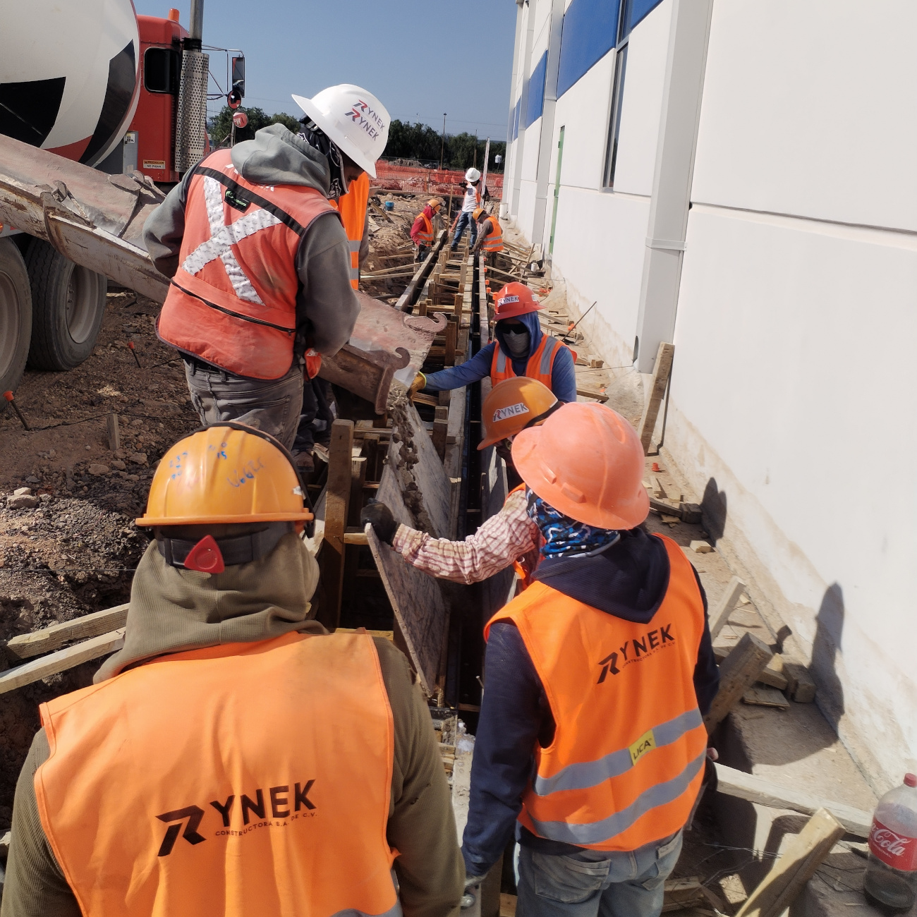 ecorona@rynekconstructora.com